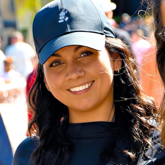 Meet your Posher, Stephanie - Picture 1 of 1